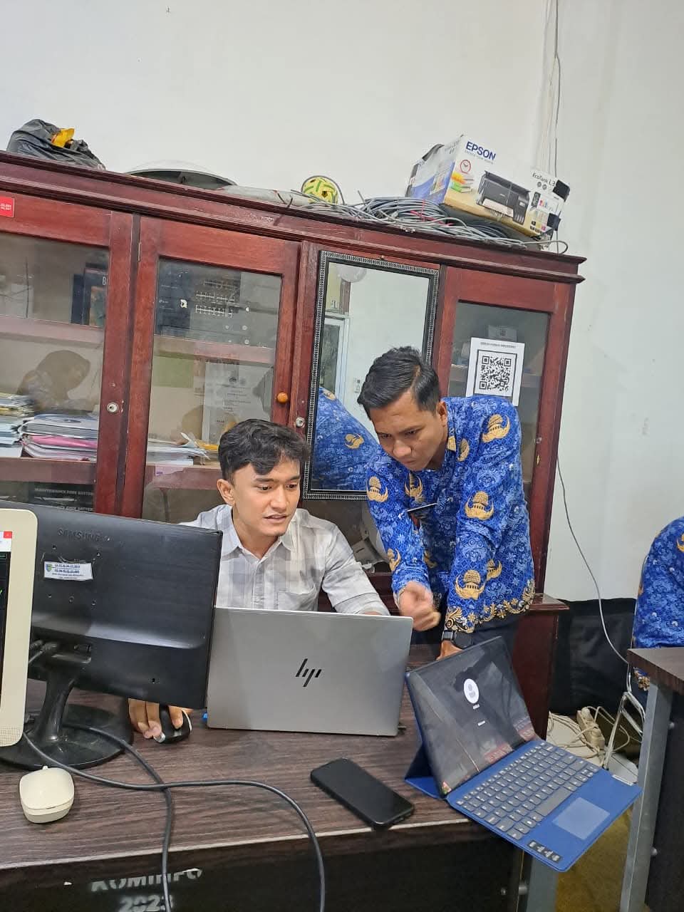 Transformasi Digital Airpura: Camat Legiandru Gandeng IT Kominfo Integrasikan Layanan Publik