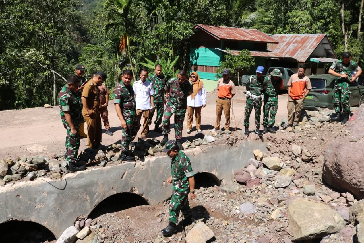 Tim Reviu Itjenad Tinjau Jembatan Aramco Pasca Banjir di Bayang Utara