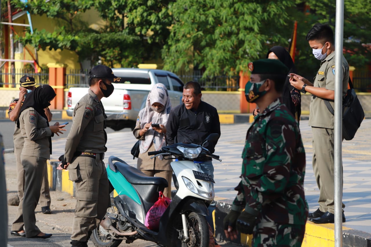 Tim Terpadu Covid-19 Pessel Gelar Razia,  25 Warga Terjaring  