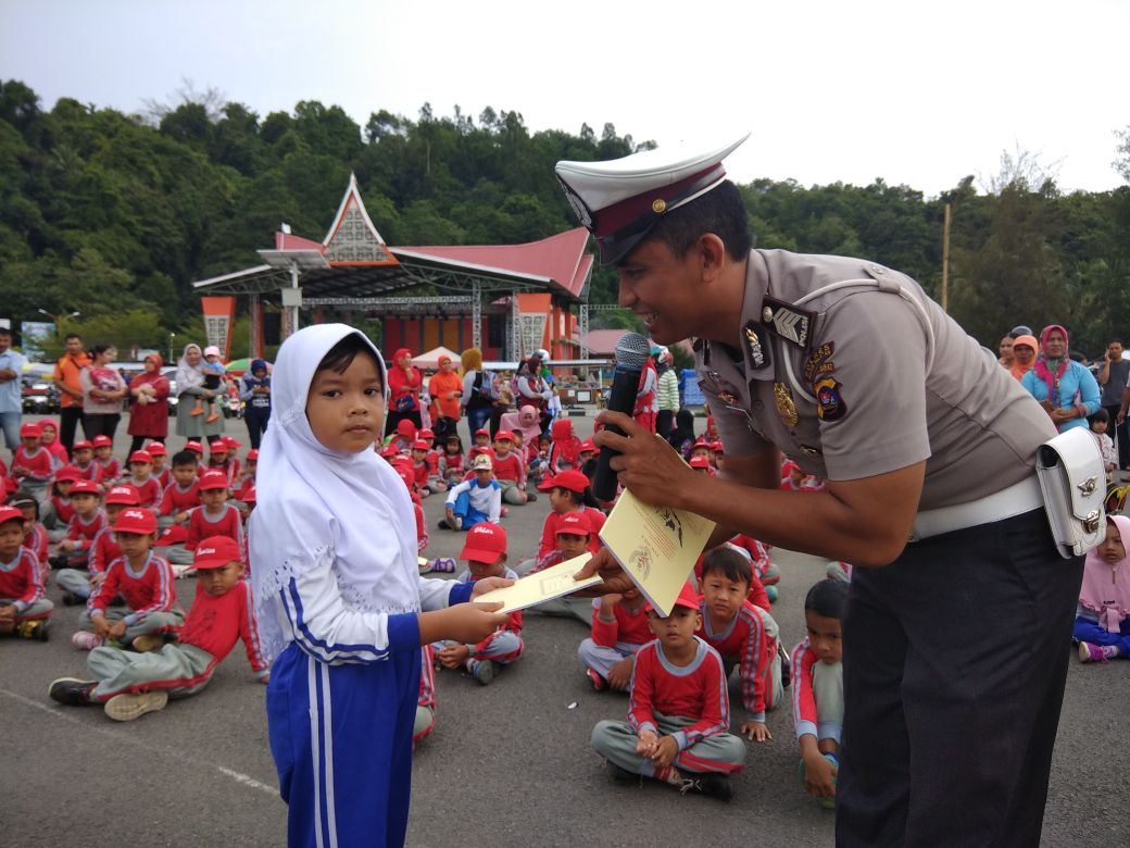 Satlantas Polres Pessel Gelar Polsanak di Carocok Painan