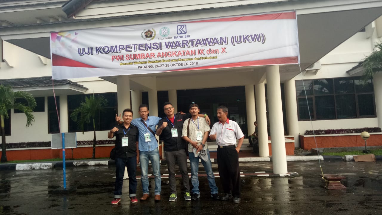 7 orang Wartawan di Pessel, ikuti UKW PWI Sumbar angkatan IX dan X.