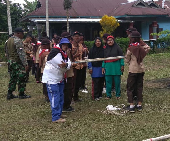 Siswa SMPN Lengayang Selama TMMD Dilatih Pramuka