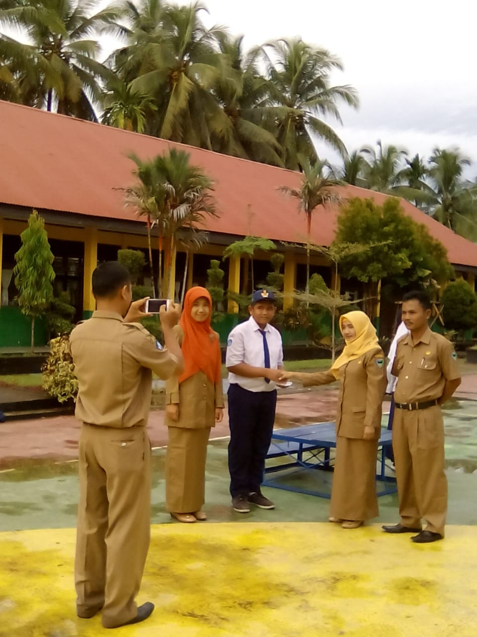 Siswa dan Guru di  SMPN 2 Bayang Meraih Peringkat  1, Pada Perlombaan Berprestasi