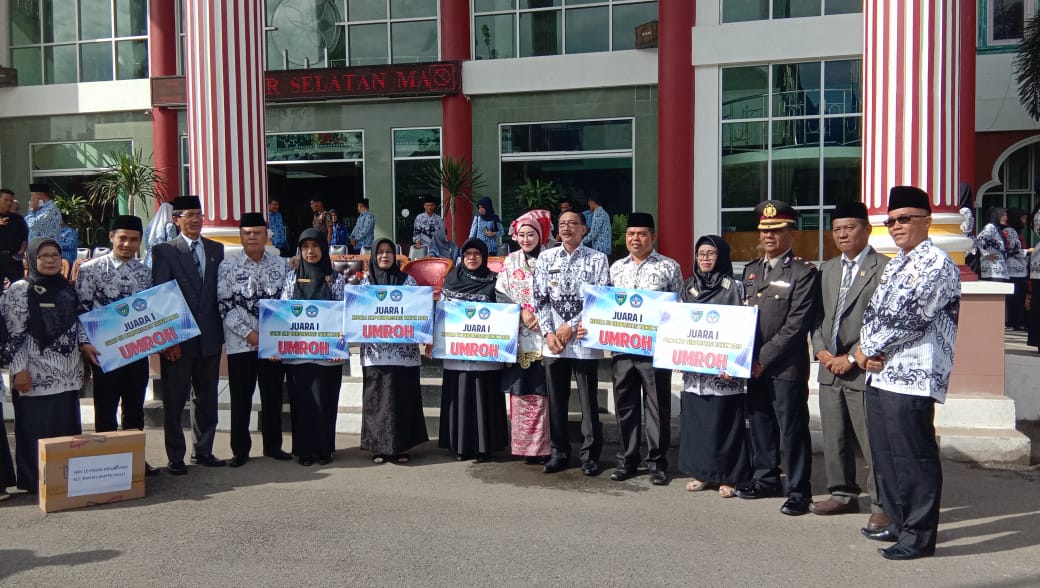 Guru,Kepala Sekolah dan Pengawas Berprestasi Diganjar Umroh 