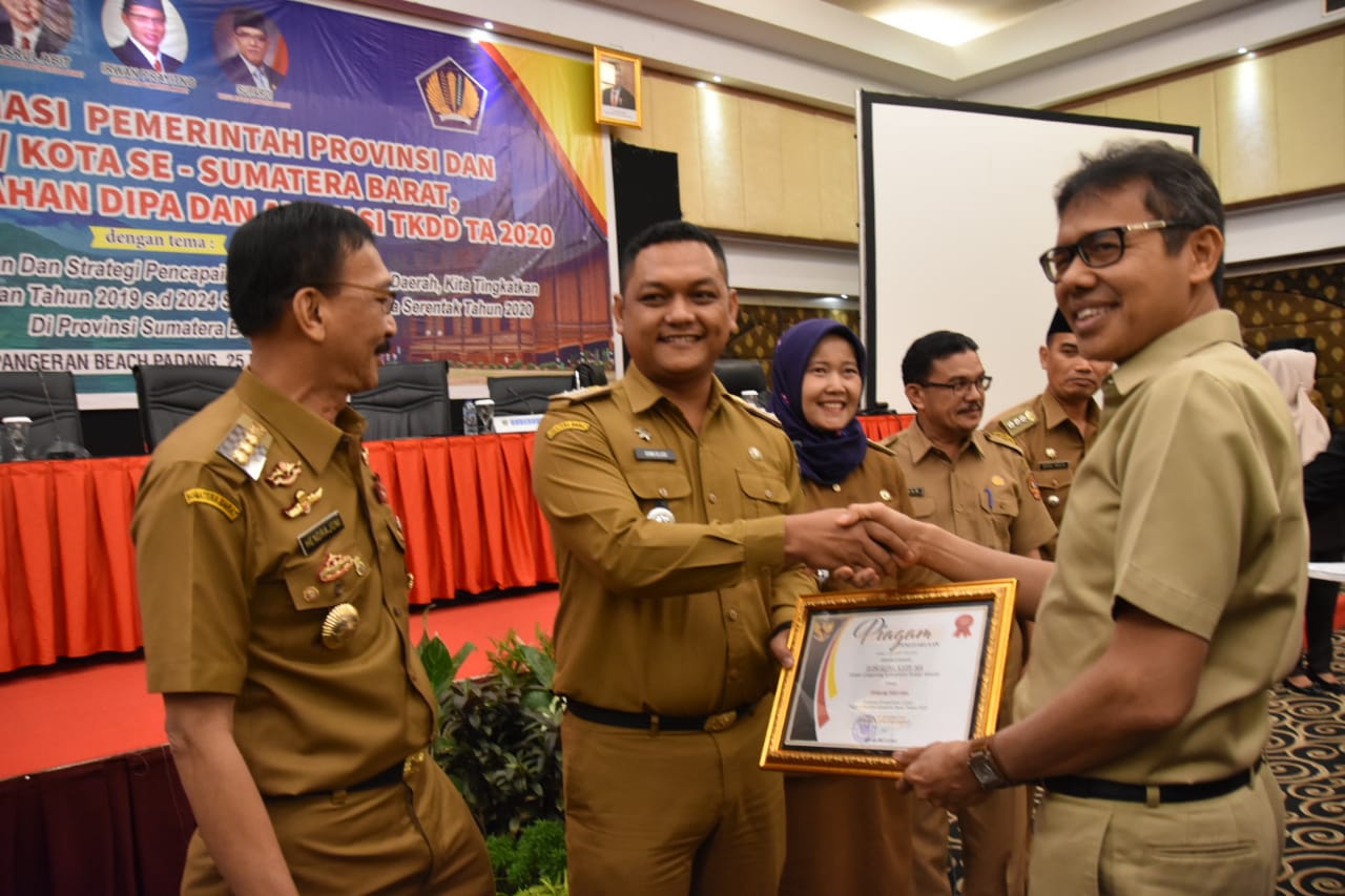 Zoni Eldo, S.STP, MA Raih Penghargaan Camat Terbaik I Tingkat Sumbar 2019 