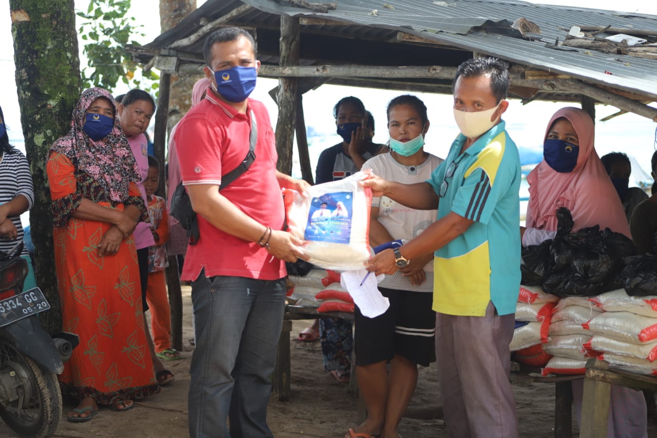 Kelompok Nelayan Kecamatan IV Jurai Terima Bantuan Sembako