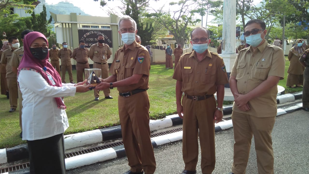 Pemerintah Kabupaten Pesisir Selatan Raih Plakat Dan Piagam WTP Dari Kementerian Keuangan RI