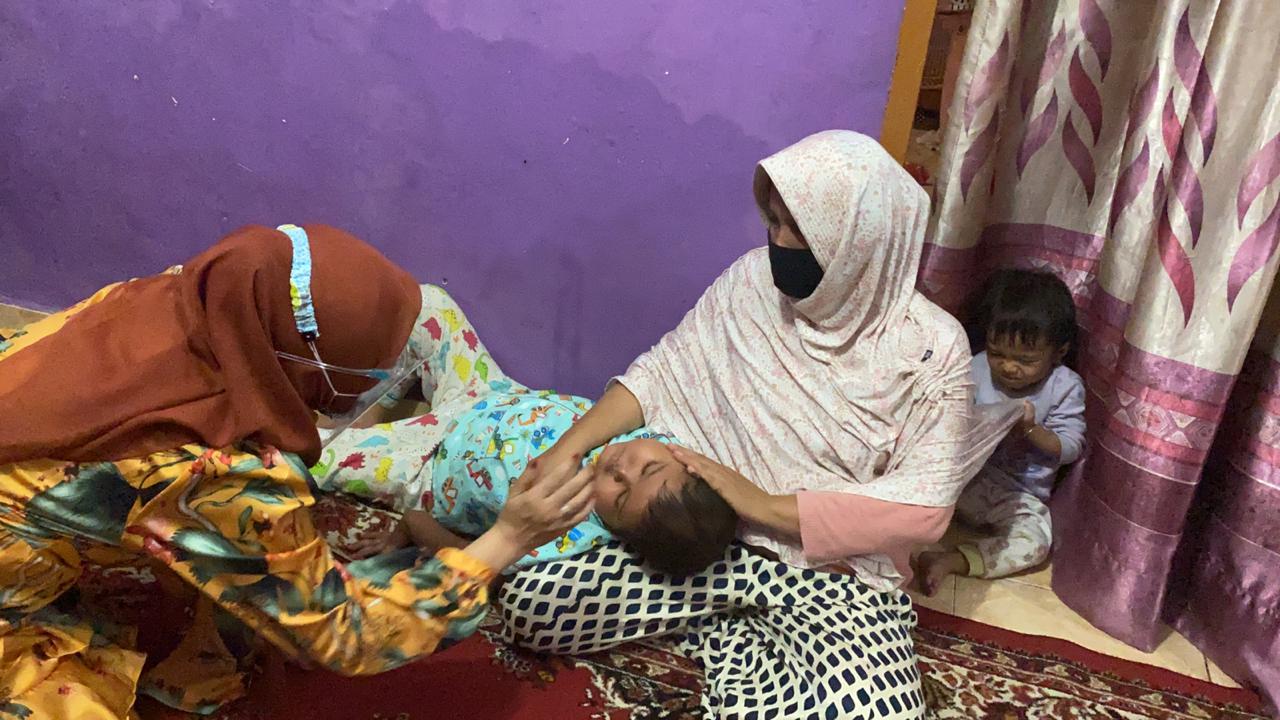 Lisda Hendrajoni Anggota DPR RI, Kunjungi Balita Penderita Kanker Darah 