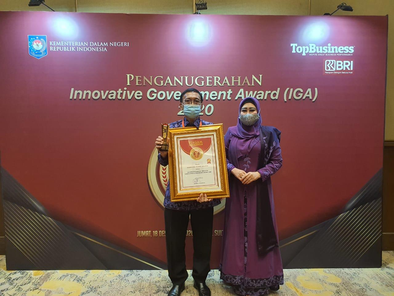 Bupati Hendrajoni Terima Anugrah Innovative Government Award 2020 Dari Kemendagri