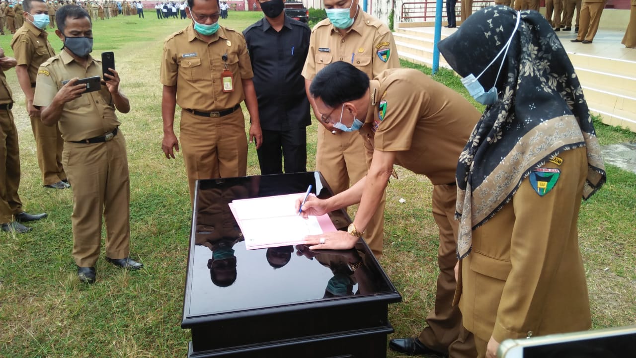 Pemerintah Kabupaten Pesisir Selatan Bupati Lakukan Penandatanganan