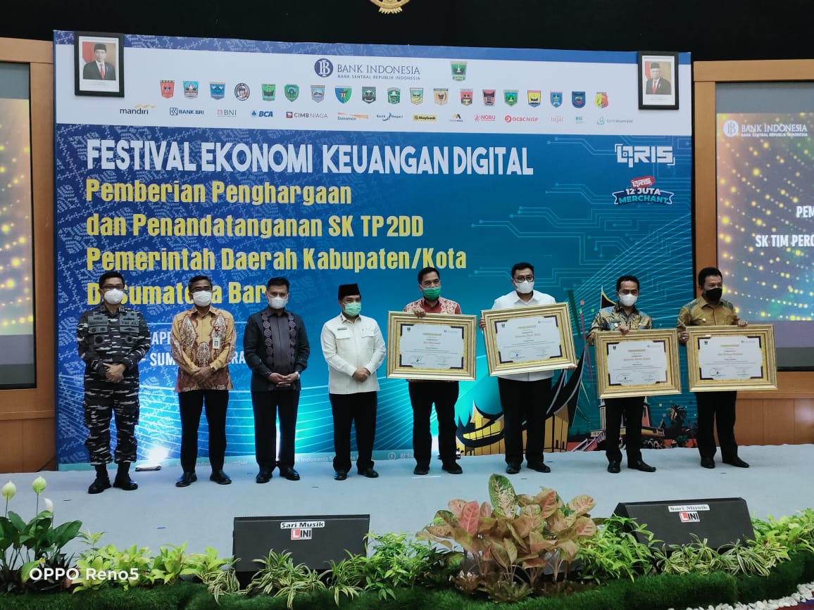 Pemkab Pessel Dan Bank Nagari Cabang Painan Mendapatkan Penghargaan Dari BI Terkait TP2DD