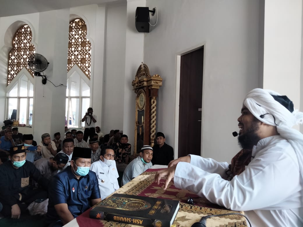 Ustadz Derry  Guswan Sulaiman Berikan Tausiyah Di Masjid Terapung Samudera Ilahi
