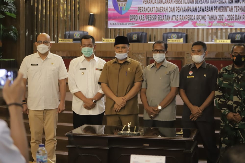 Bupati Sampaikan Jawaban Pemerintah Atas Pandangan Umum Fraksi Tentang Ranperda RPJMD