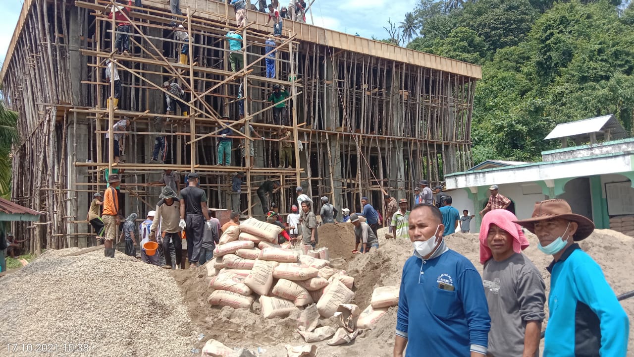 Warga Kampung Alai Nagari Amping Parak Laksanakan Gotong Royong Membangun Masjid Baiturrahman