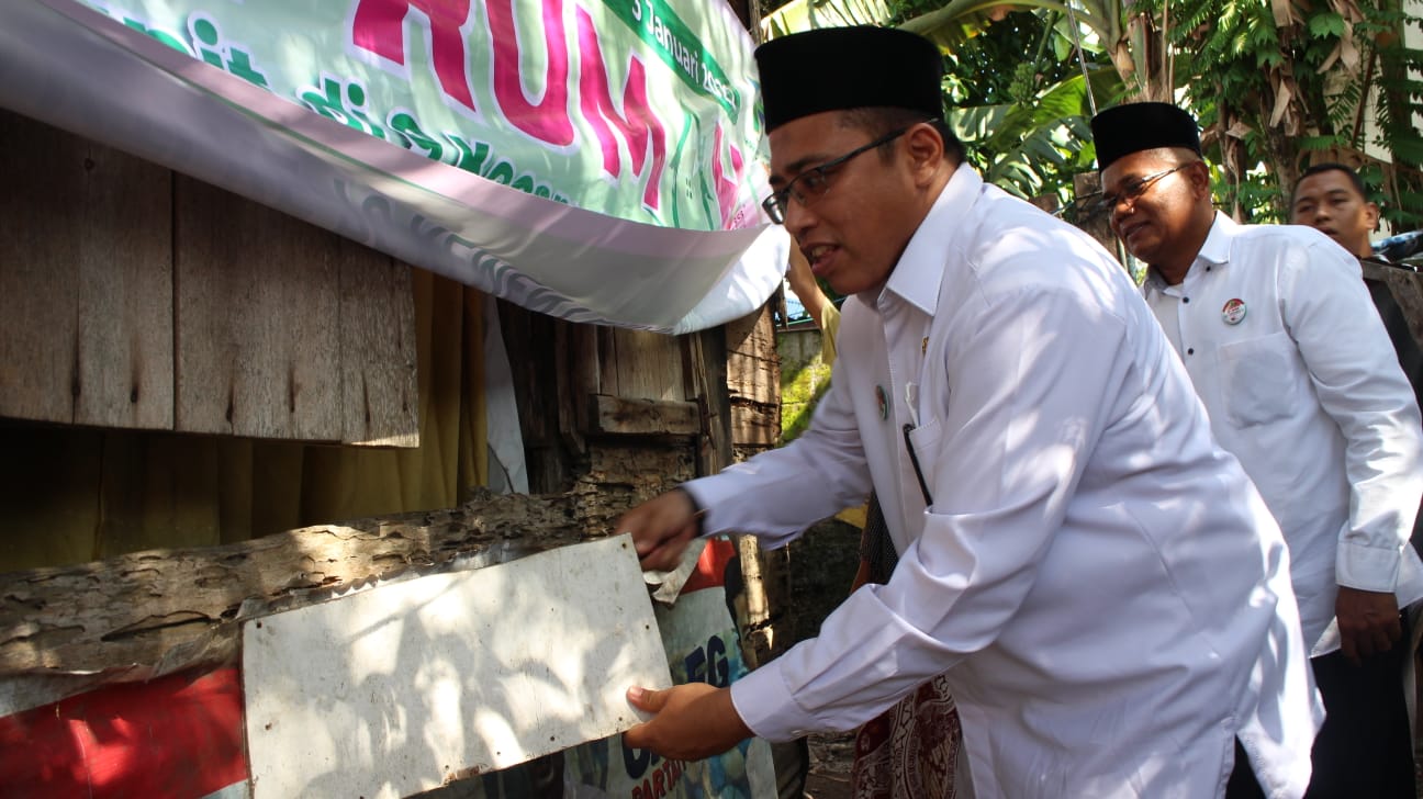 Tingkatkan Kepedulian, Kemenag Kabupaten Pesisir Selatan,  Abrar Munanda: Jika Mau Bantu, Sebilah Papan dan Satu Helai Atap pun Sangat Bearti 