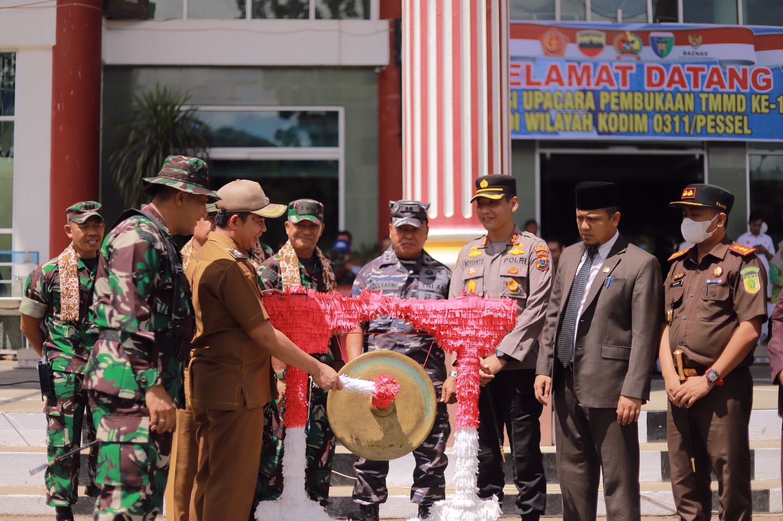 TNI Manunggal Membangun Desa ke-115 Dibuka Oleh Wakil Bupati Pesisir Selatan