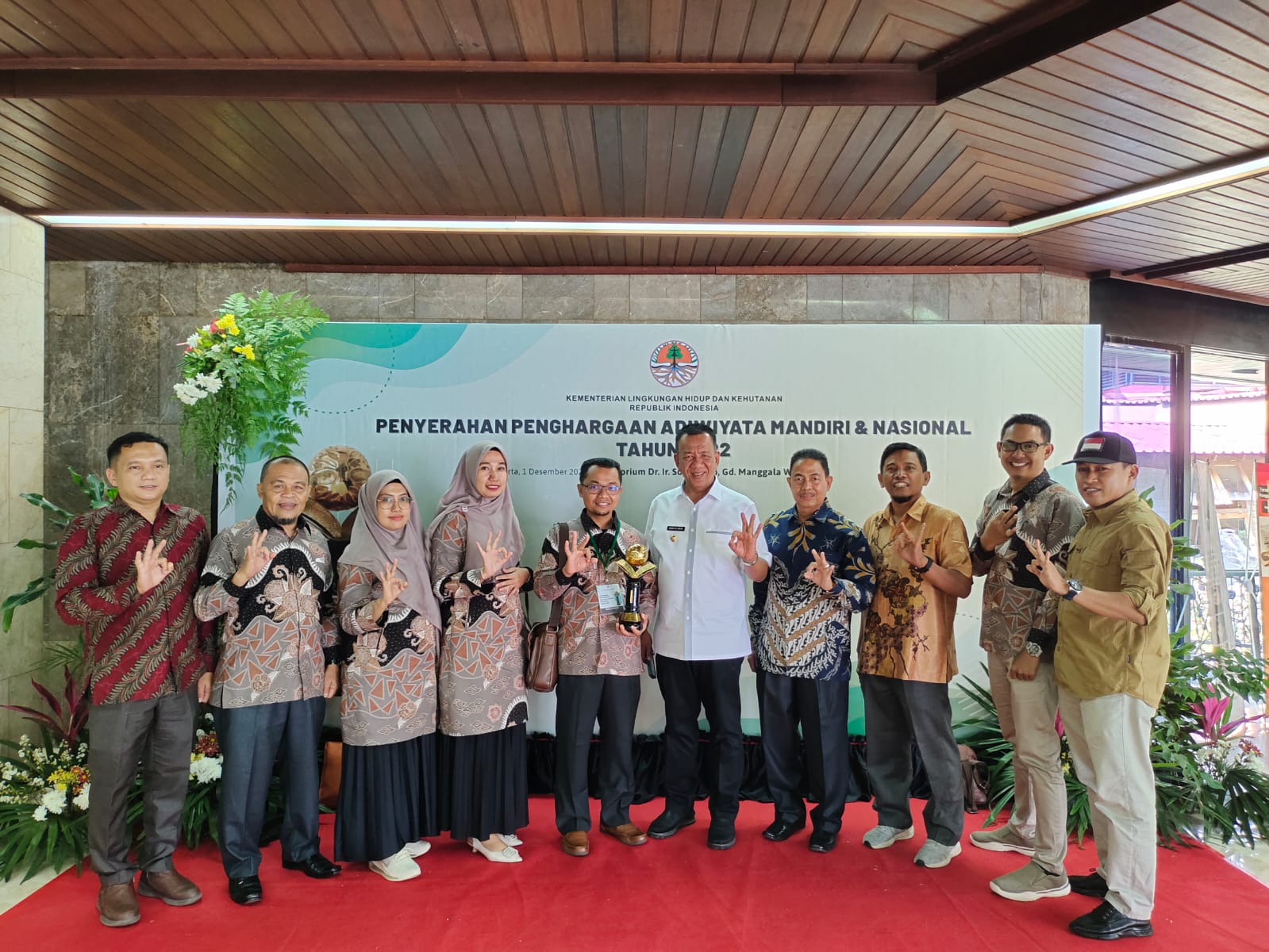 Dua Sekolah di Pesisir Selatan Berhasil Mendapatkan Penghargaan Adiwiyata Mandiri dan Nasional