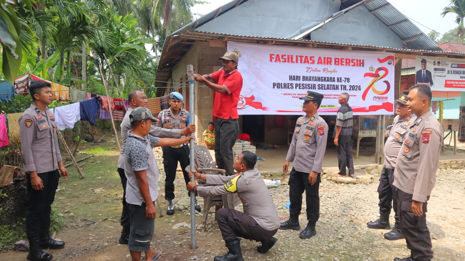 Penuhi Kebutuhan Air Bersih, Polres Pesisir Selatan Serahkan Sumur Bor Pada Warga Kampung Apa Jaya