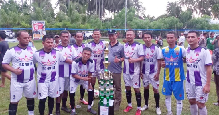 Bupati Pesisir Selatan Hadiri Penutupan Grand Final Turnamen Sepak Bola Leagend CUP U-40 Ranah Pesisir 2024