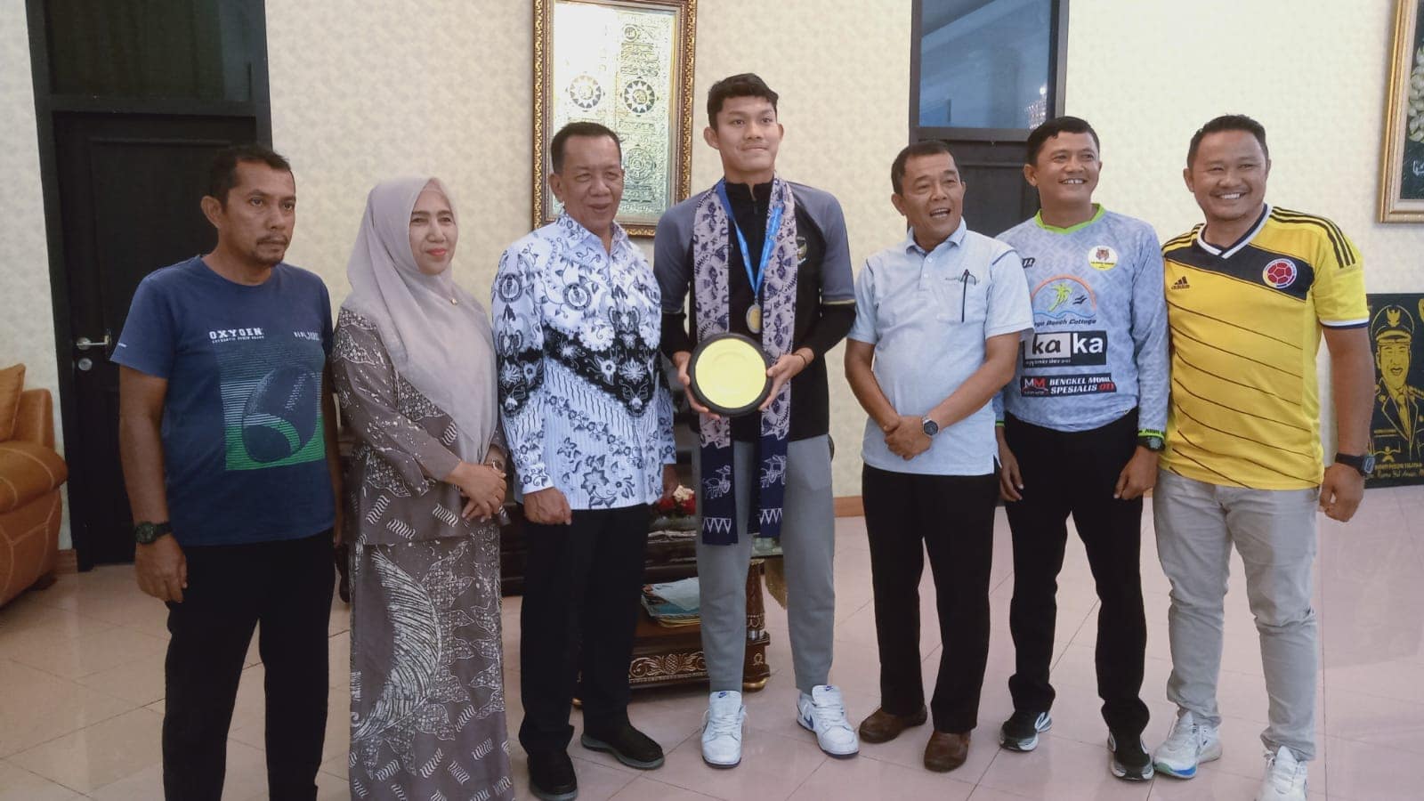 Kiper Timnas U-19 Indonesia Ikram Algiffari Gelar Pertemuan dengan Bupati Pessel
