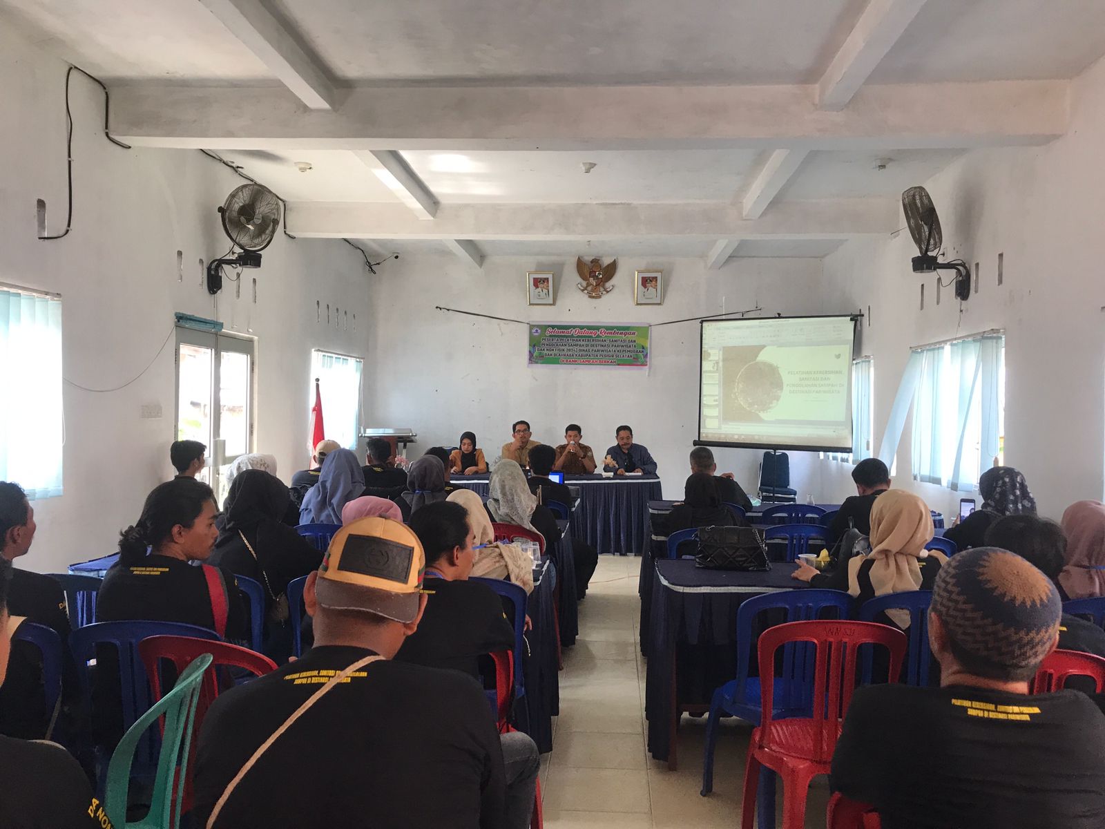 Pokdarwis dan Petugas Kebersihan Pessel Studi Lapangan ke Bank Sampah Berkah Sijunjung 