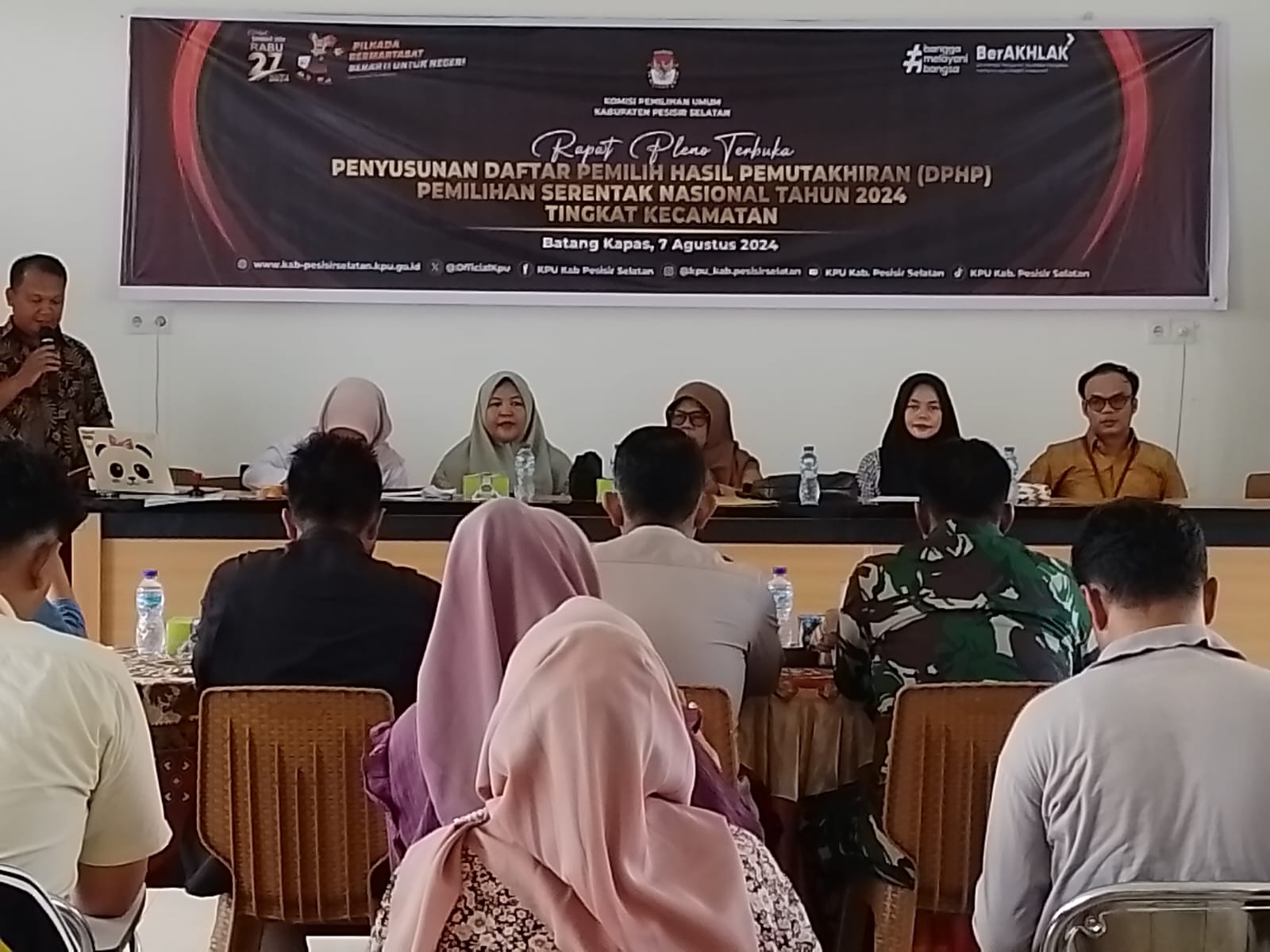 Rapat Pleno DPHP PPK Kecamatan Batang Kapas Tetapkan Pemilih Aktif Sebanyak 27.239 Orang