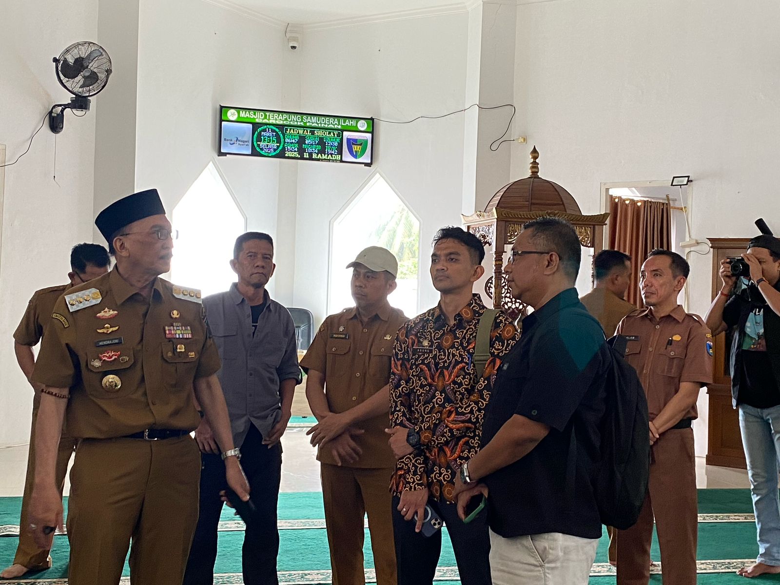 Bupati Hendrajoni Tinjau Kondisi Masjid Terapung Samudera Ilahi