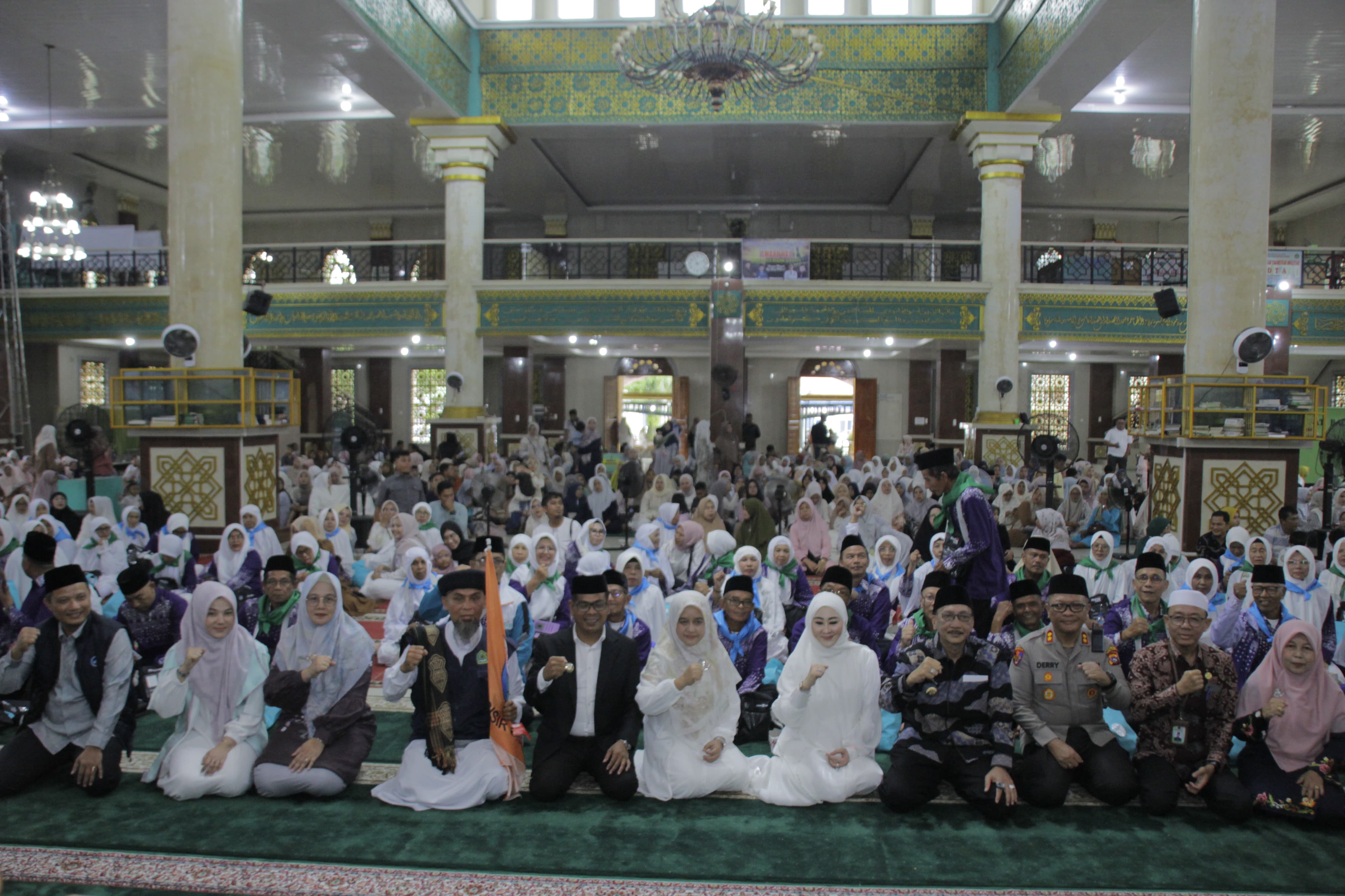 150 Jemaah Asal Pesisir Selatan Melaksanakan Perjalanan Suci, Naik Haji ke Baitullah.