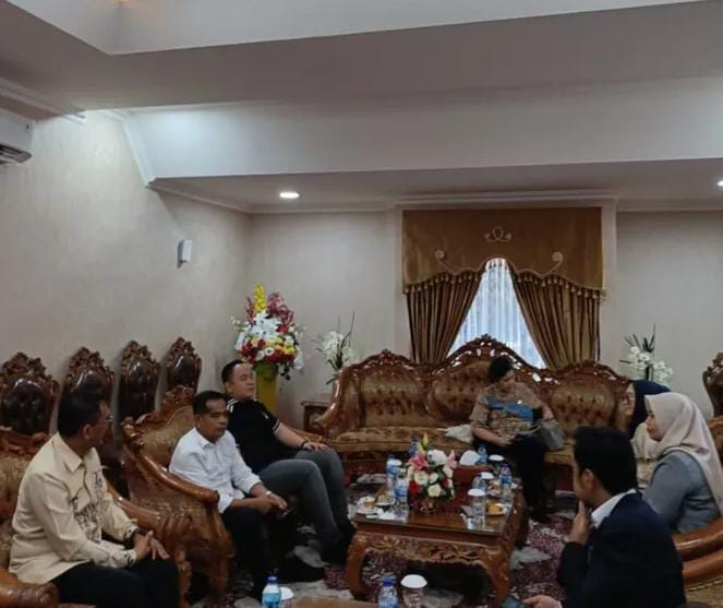 Percepat Digitalisasi Pendidikan, Pemkab Pessel Serahkan Proposal Bantuan Smartboard ke Komisi X DPR RI