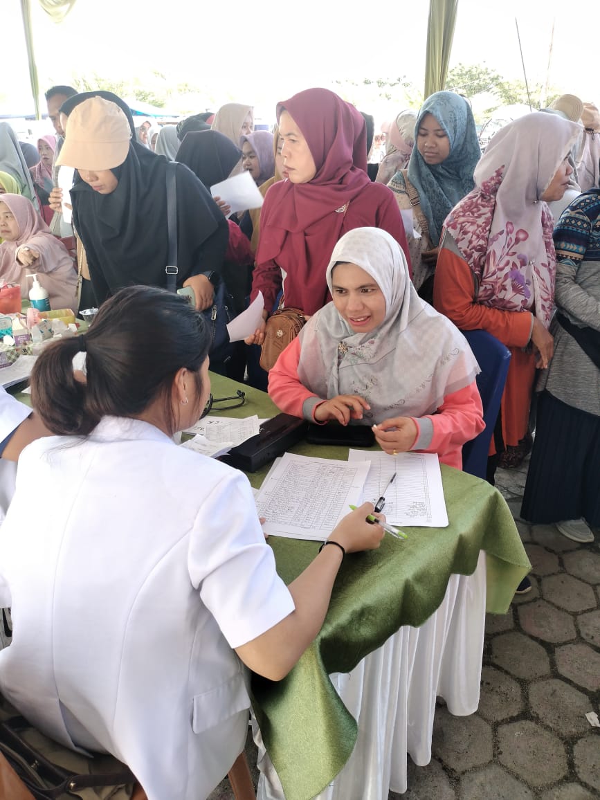 Masyarakat Antusias Ikuti Cek Kesehatan di Car Free Day Pesisir Selatan