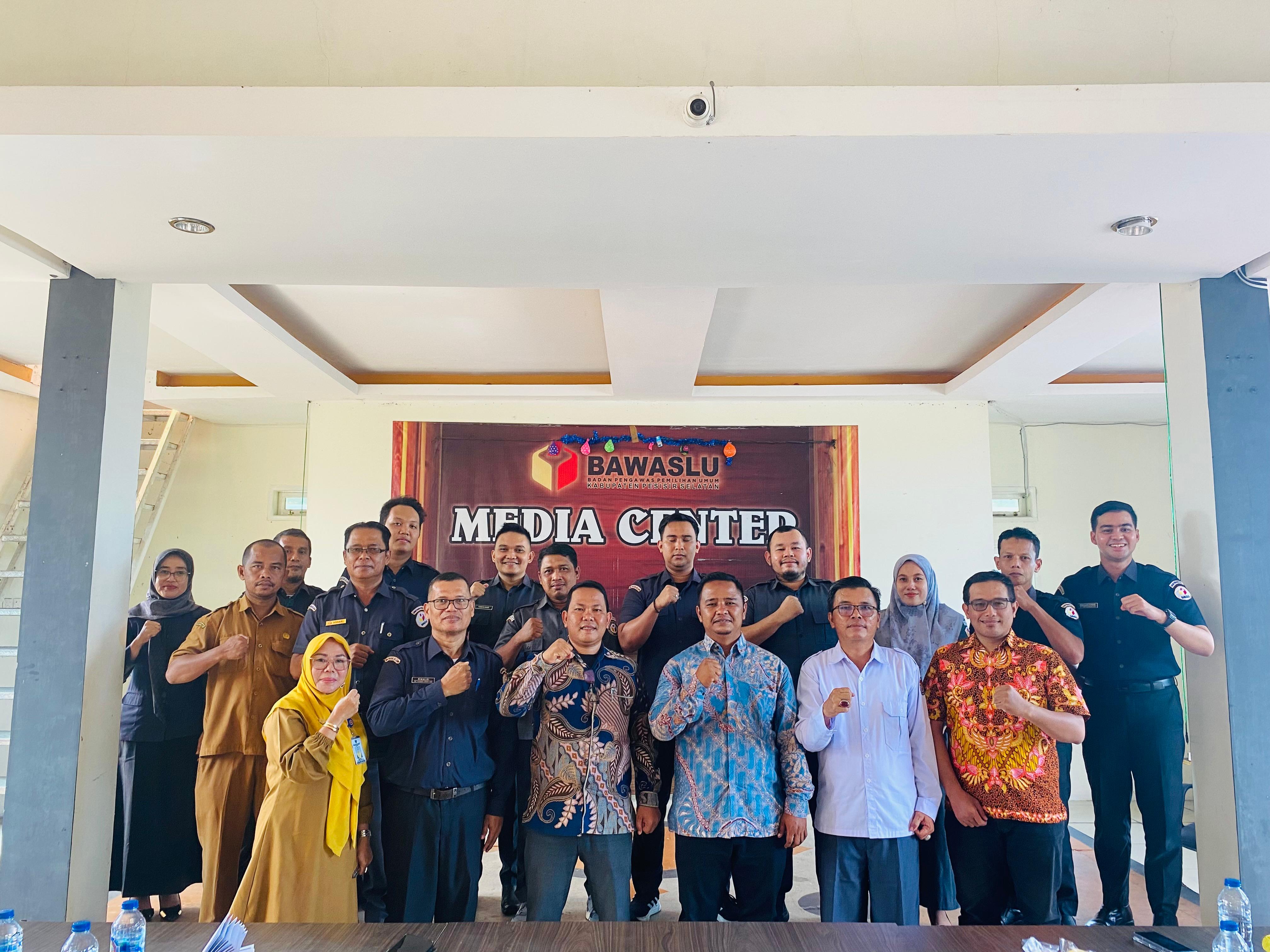 Bawaslu Pesisir Selatan Gelar Rakor  Fasilitasi  Pengelolaan Layanan Hukum