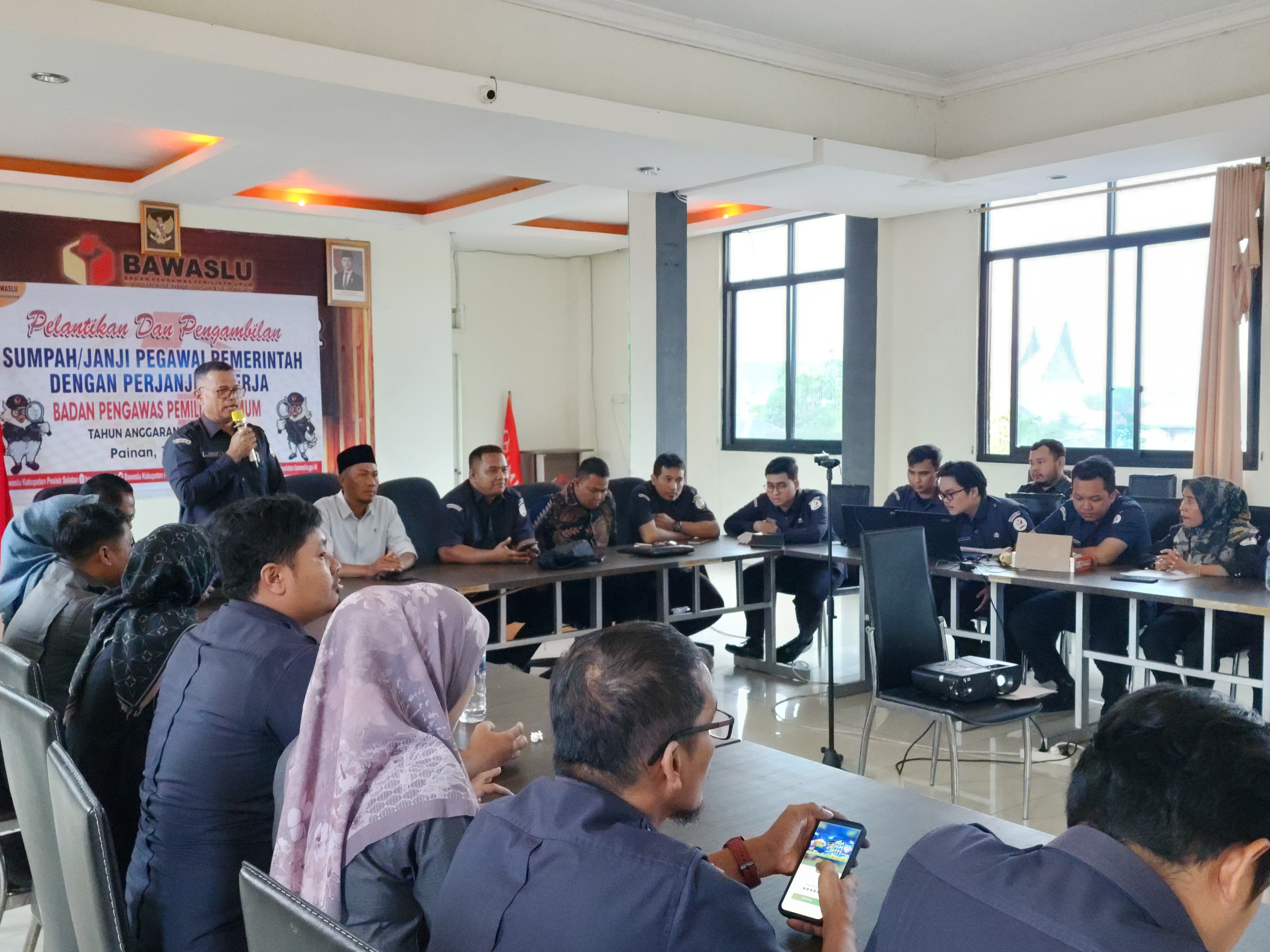 Tingkatkan Kualitas  Publikasi, Bawaslu Pesisir Selatan Gelar Pelatihan Fotografer dan Videografer