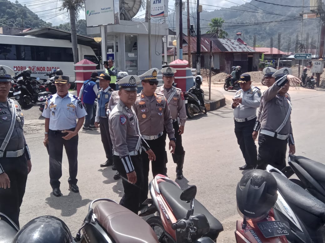 Satlantas dan Dishub Pessel Sosialisasikan Larangan Lampu Strobo dan Penertiban Parkir Liar