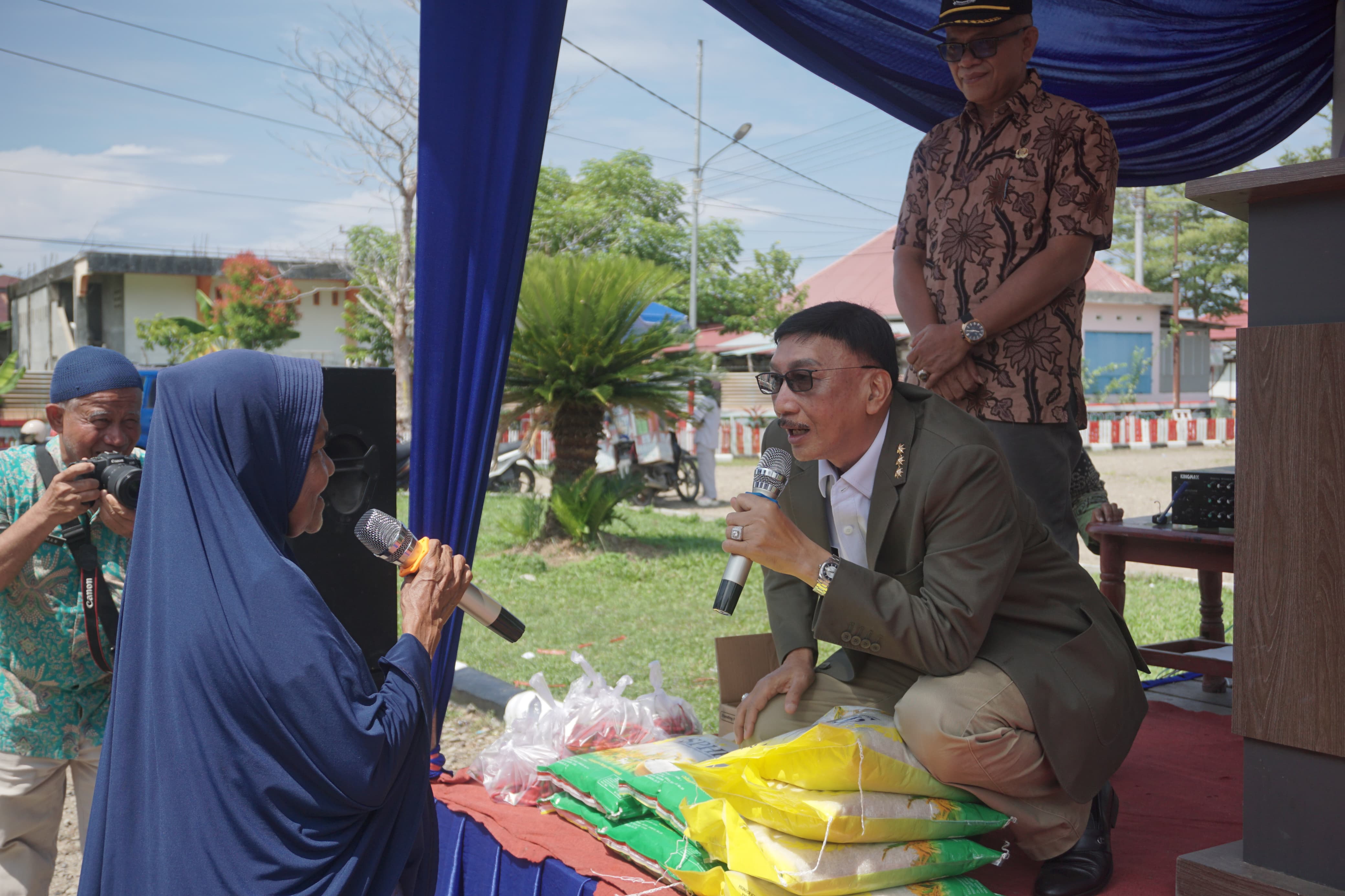 Ratusan Warga Batang Kapas Antusias Ikuti Gerakan Pangan Murah