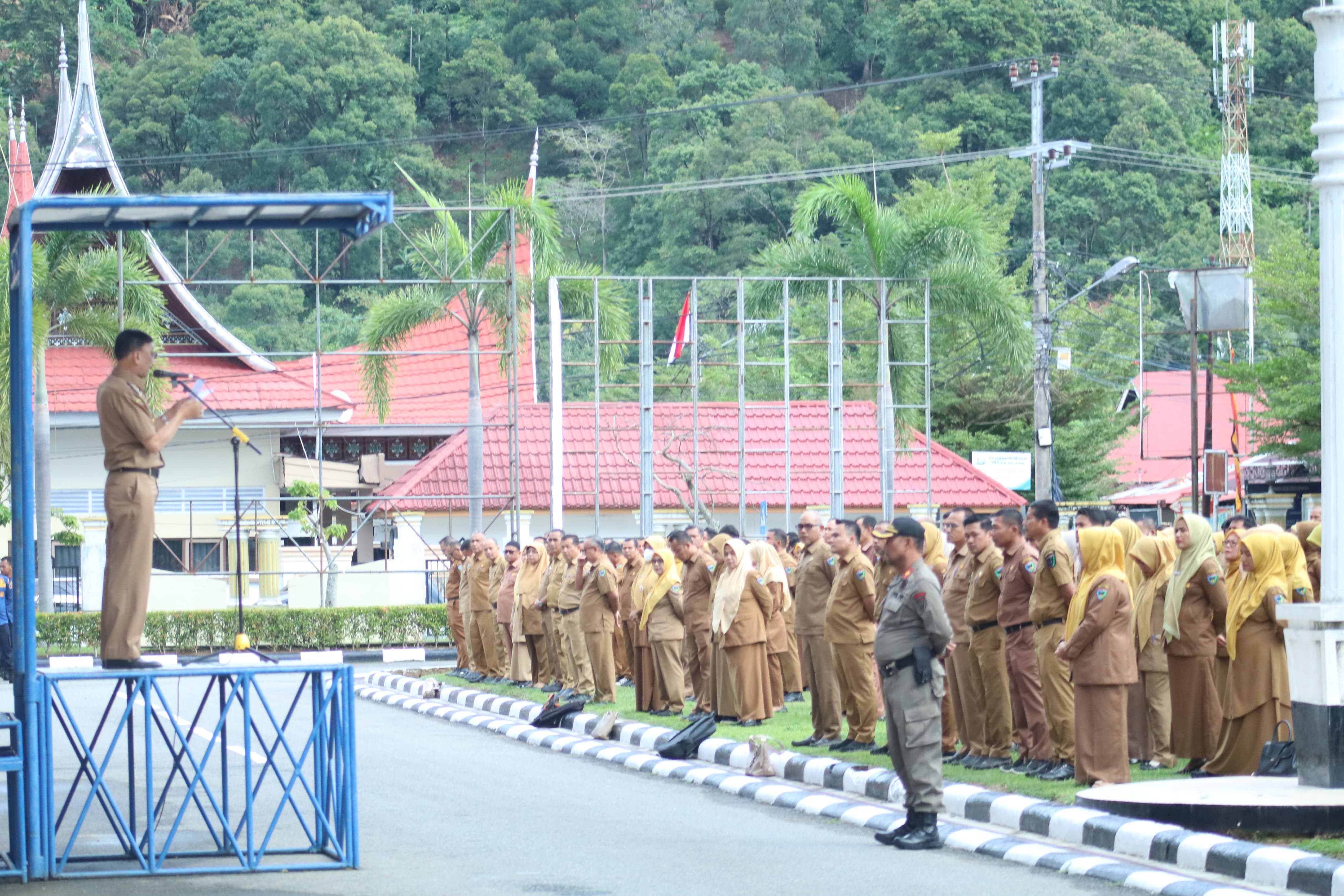 Bupati Hendrajoni Dorong Nagari Biayai Minimal Dua Warganya Kuliah