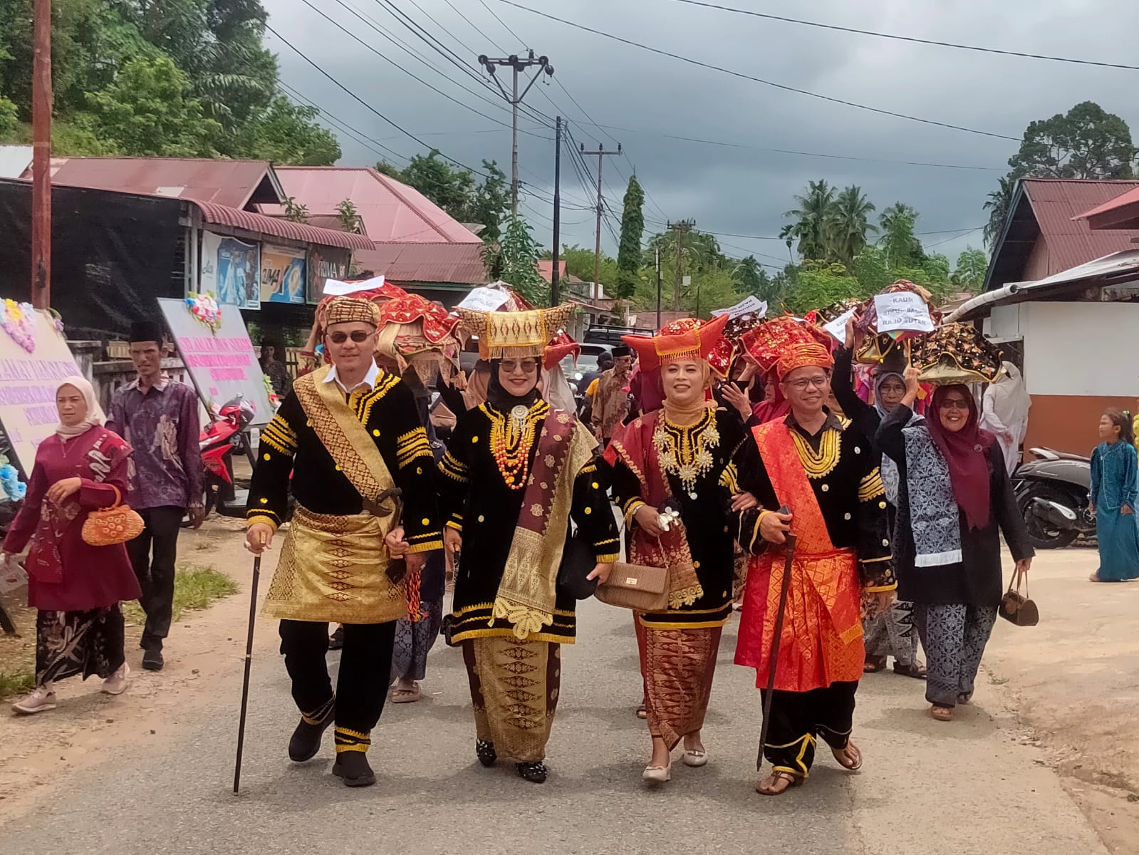 Rang Kambang Baralek Gadang, Ahda Yanuar Dilewakan Sebagai Rajo Sutan dari Kaum Sikumbang 