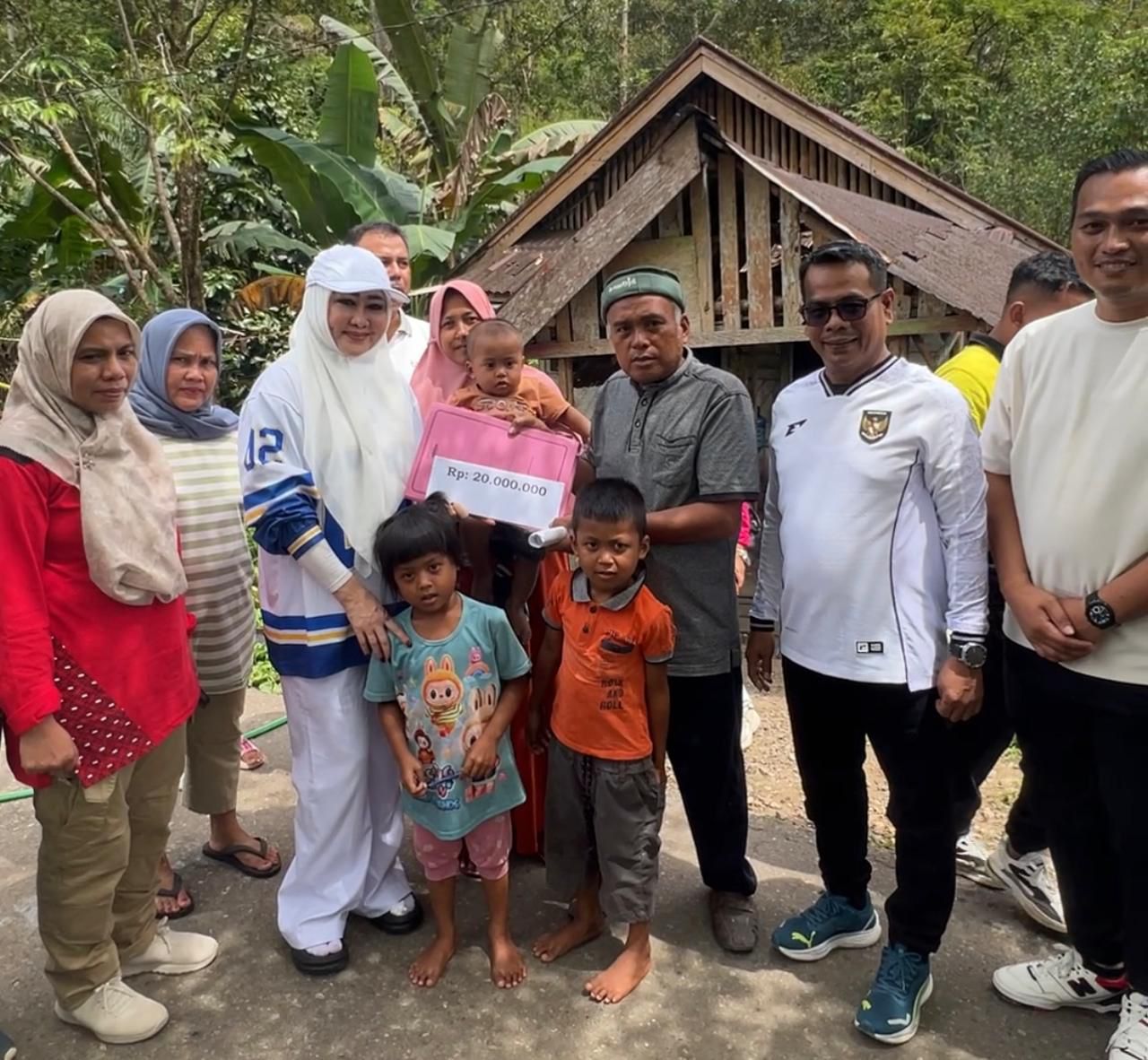 Pemkab Pesisir Selatan dan Baznas Bantu Warga Sungai Gambir Miliki Rumah Layak Huni