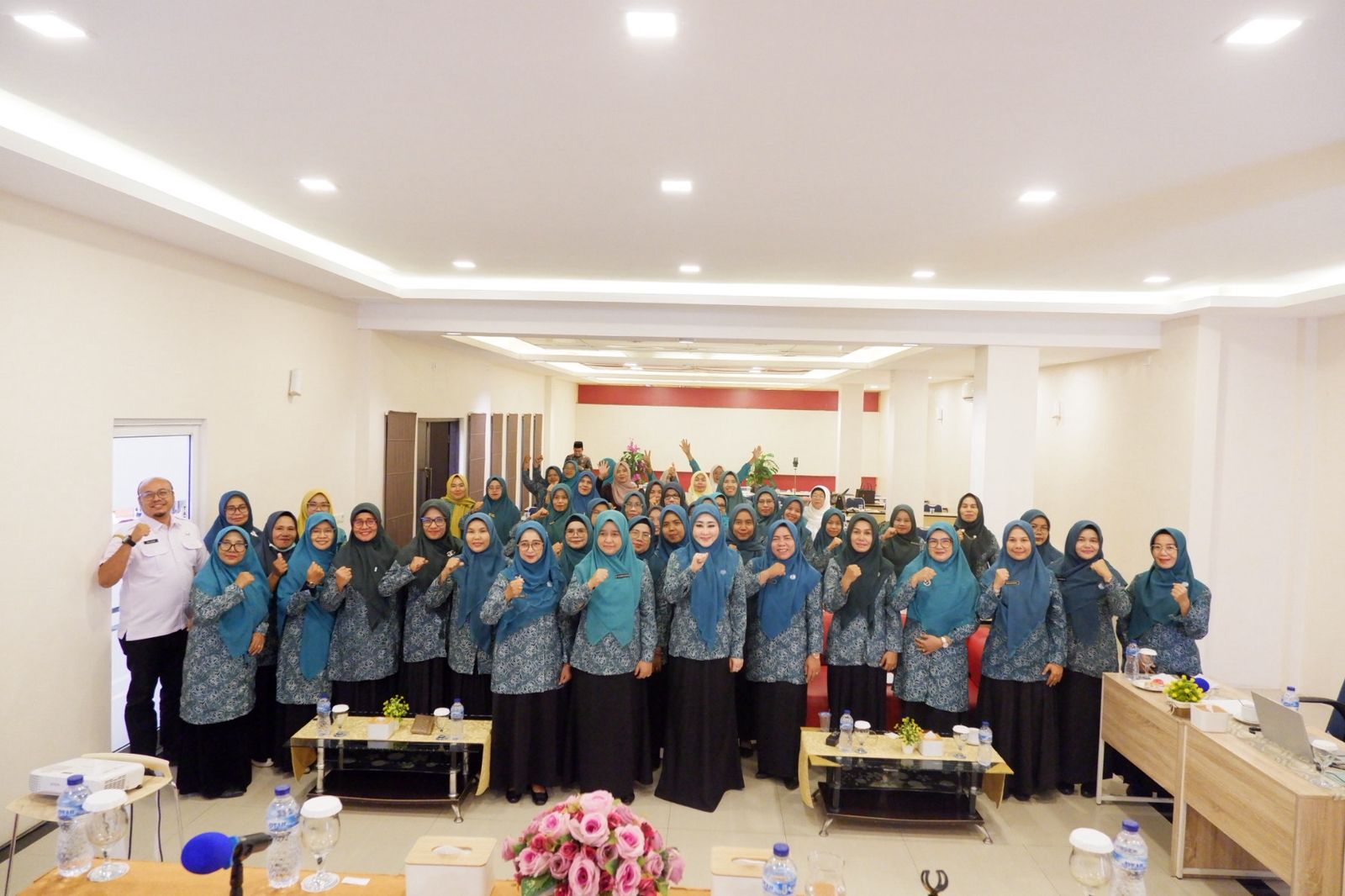 Lisda Hendrajoni Dorong Sinergi PKK dan DPMDPPKB untuk Wujudkan Kader Berkualitas di Pesisir Selatan