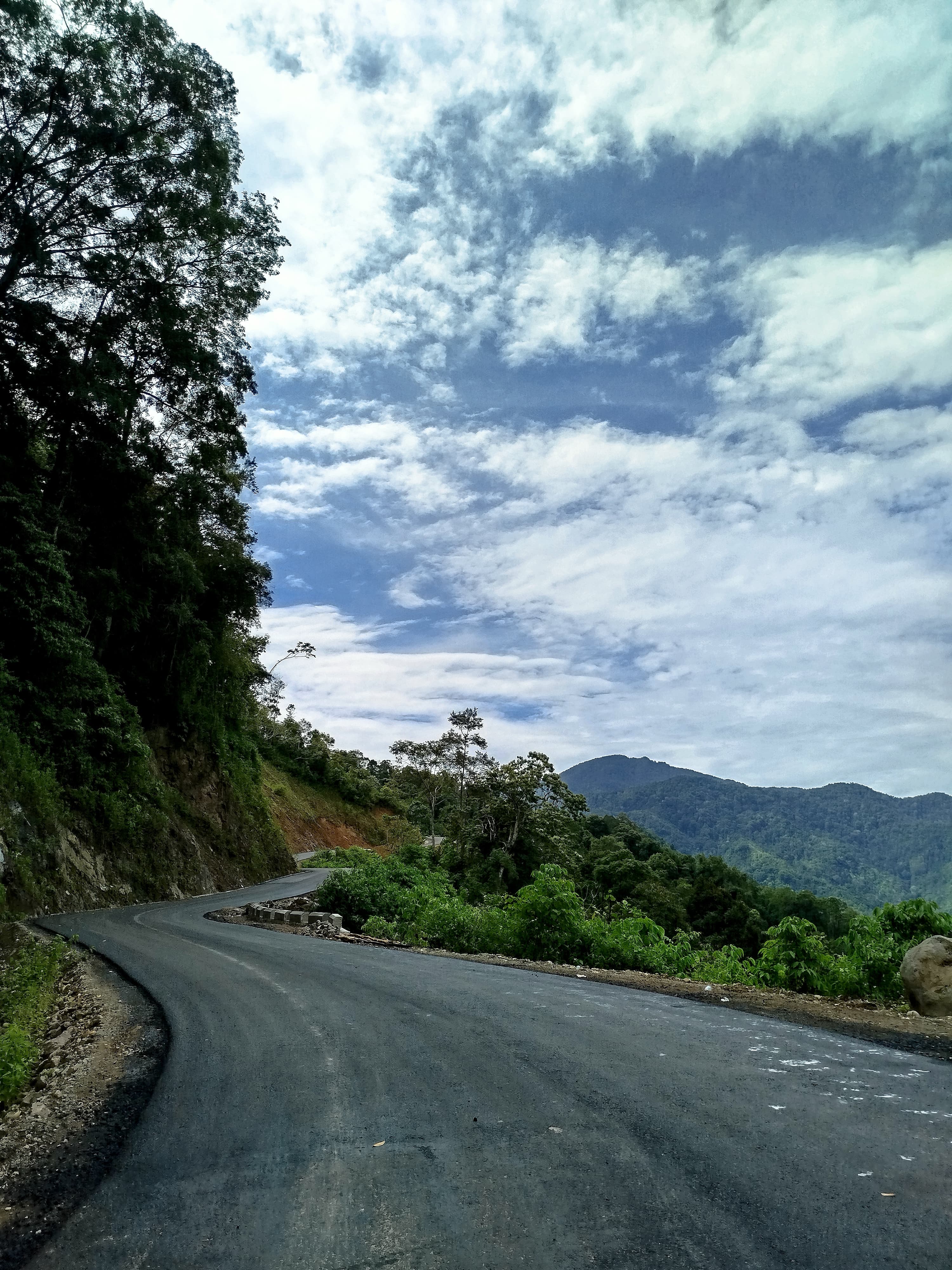 Menjejak Jalur Baru Bayang Utara–Alahan Panjang: Potensi Infrastruktur untuk Pariwisata Alam Pesisir Selatan