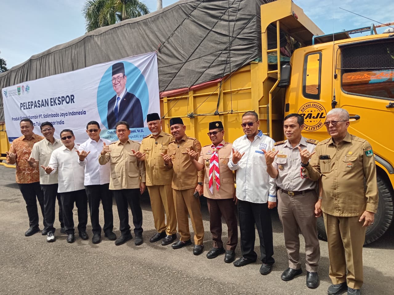 Wabup Risnaldi Ibrahim Hadiri Pelepasan Ekspor 27 Ton Gambir Sumbar ke India
