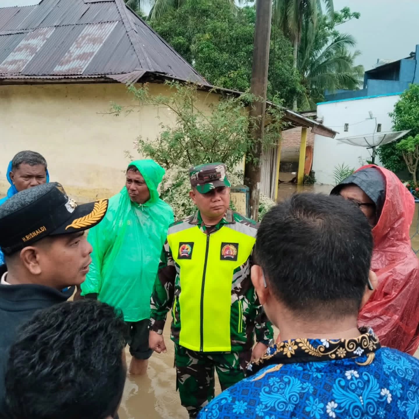 Wabup dan Dandim Pimpin Langsung Evakuasi Warga Terdampak Banjir di Batang Kapas