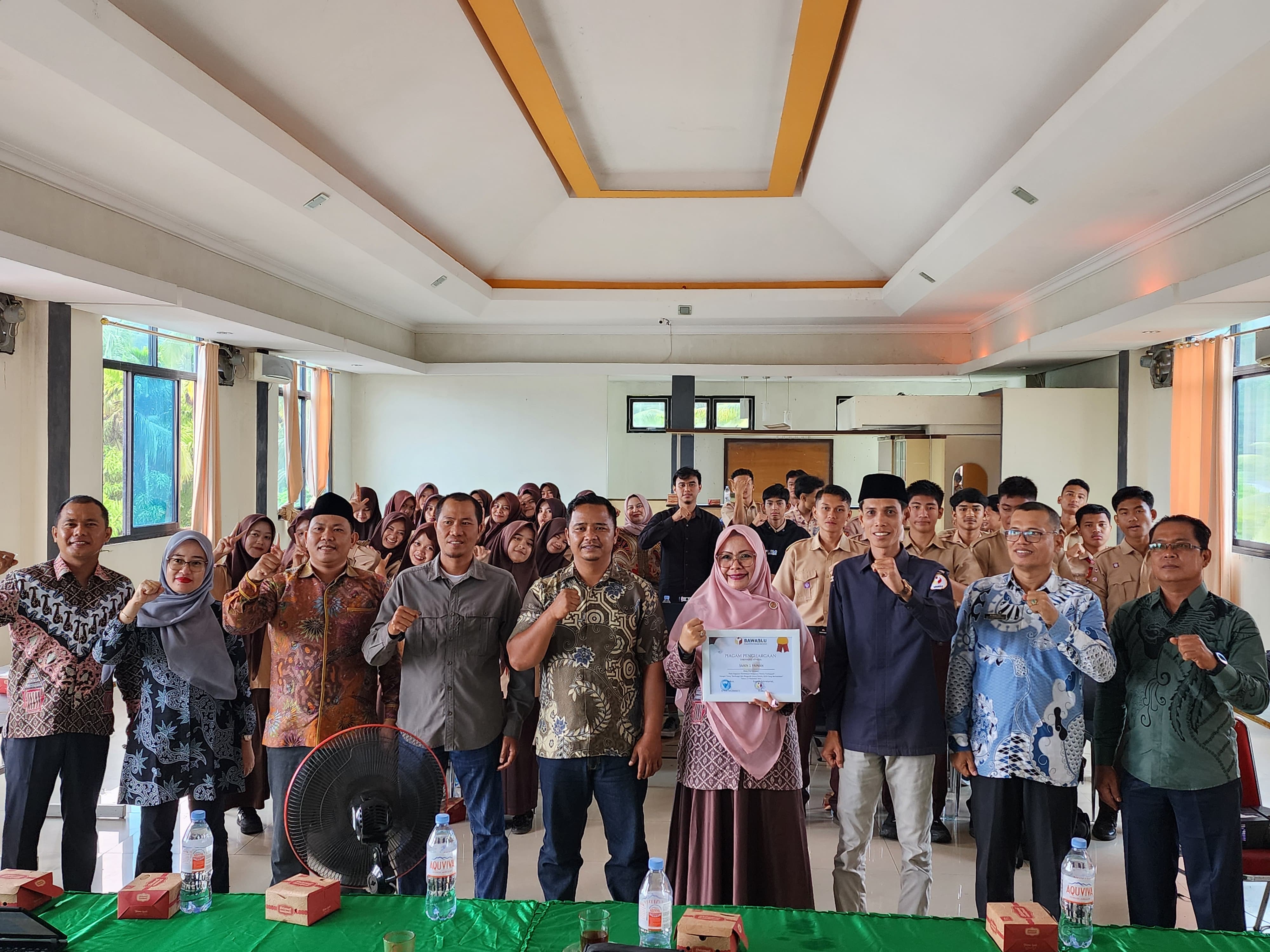 Bawaslu Pesisir Selatan Gelar Kelas Pemilu, Bekali Pemilih Pemula Jadi Pengawas Demokrasi
