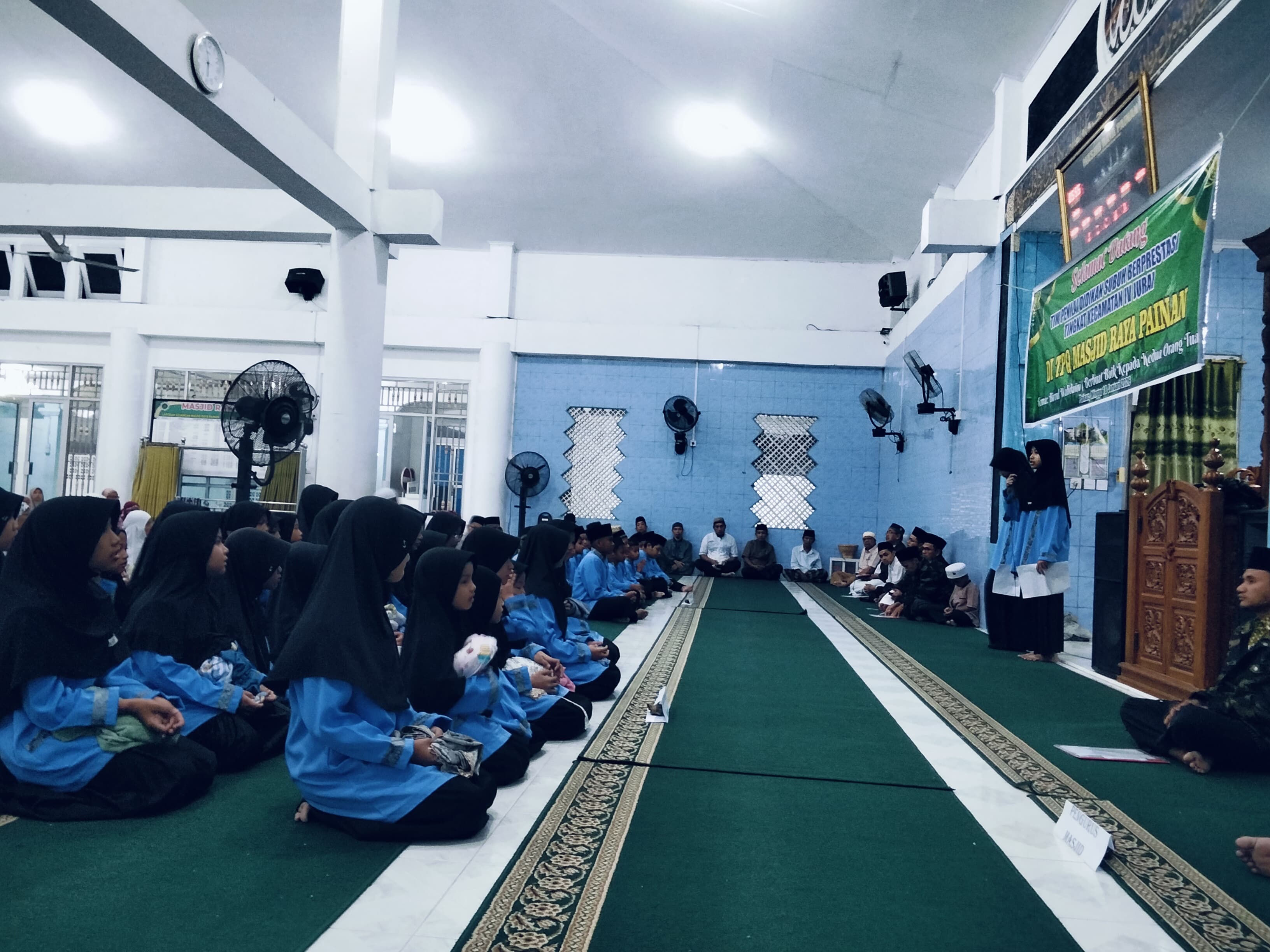 Santri TPQ Masjid Raya Painan Tampilkan Birrul Walidain pada Penilaian Didikan Subuh 2026