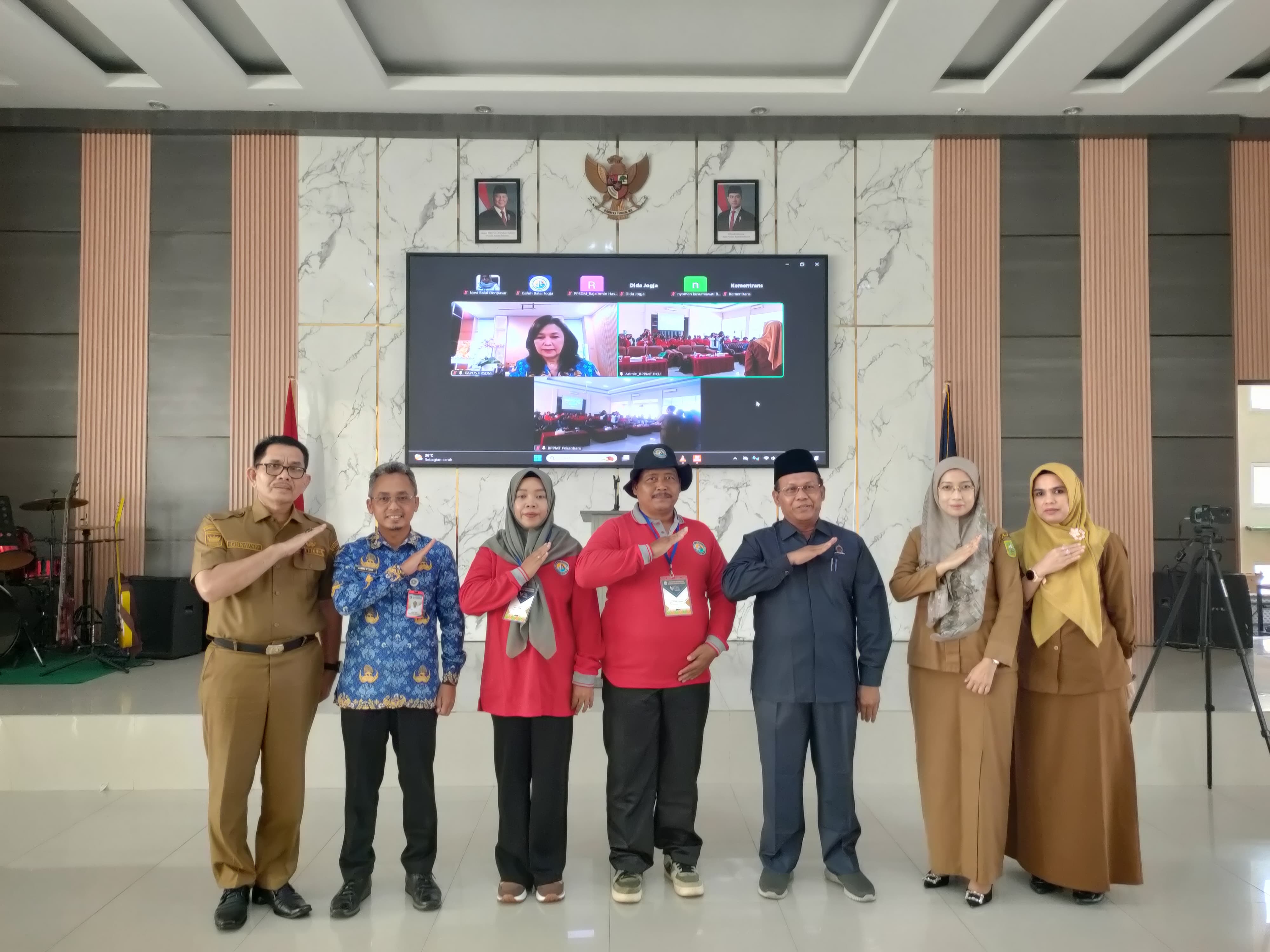 Plt. Kadis Koperasi, UMKM dan Tenaga Kerja Pessel Hadiri Pembukaan Pelatihan Peningkatan SDM Warga Transmigran di Pekanbaru