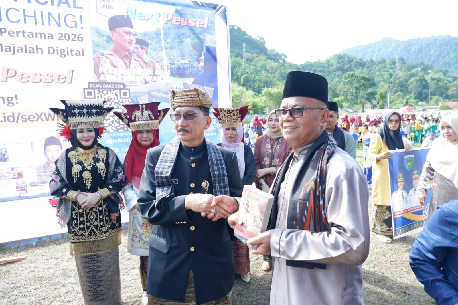 Wujudkan Nagari Pandai, Bupati Hendrajoni Launching Gerakan Wakaf Buku \"1 ASN 1 Buku\"