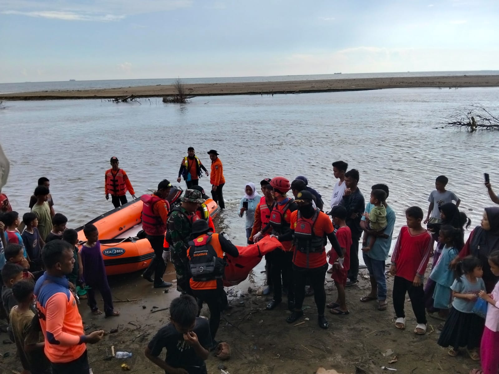 Tiga Hari Dicari, Bocah Terseret Arus di Muara Buayo Putiah Ditemukan Meninggal Mengapung di Laut