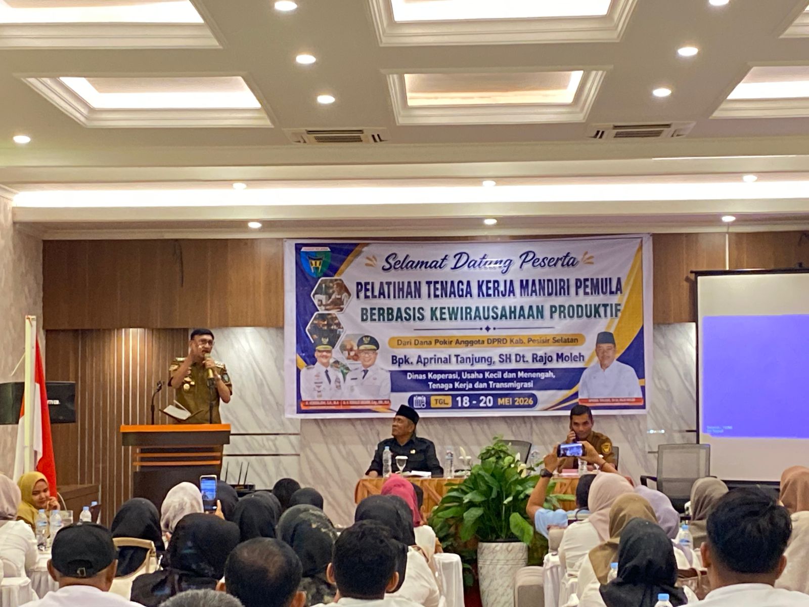 Bupati Hendrajoni Perkuat Program Kewirausahaan untuk Masyarakat Produktif
