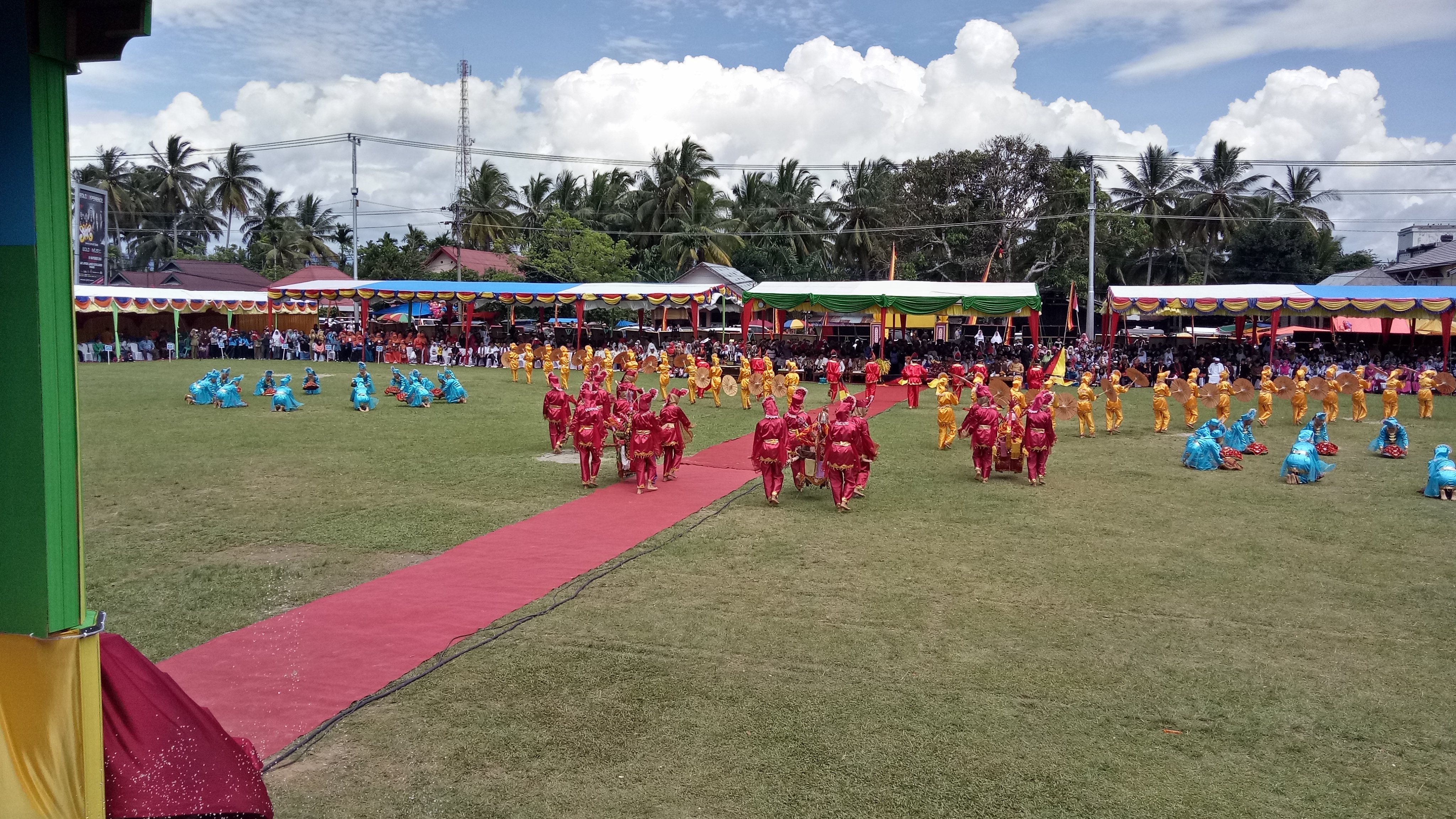 Tari Massal Riak Kambang Maimbau Semarakkan MTQ ke 39 di Pessel