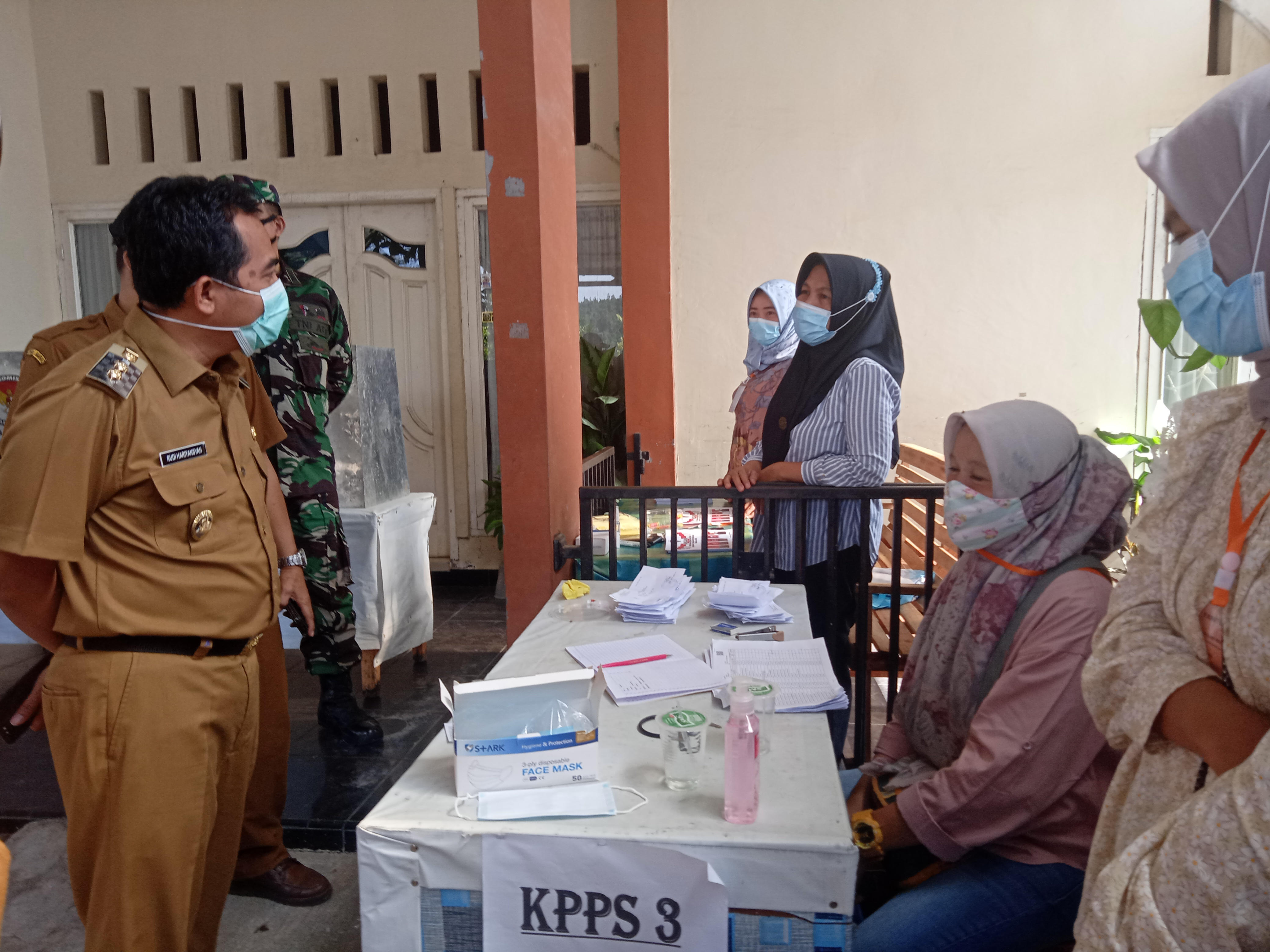 Wabup Pessel Rudi Hariyansyah Tinjau Pilwana Serentak, Targetkan Partisipasi Pemilih 80 Persen
