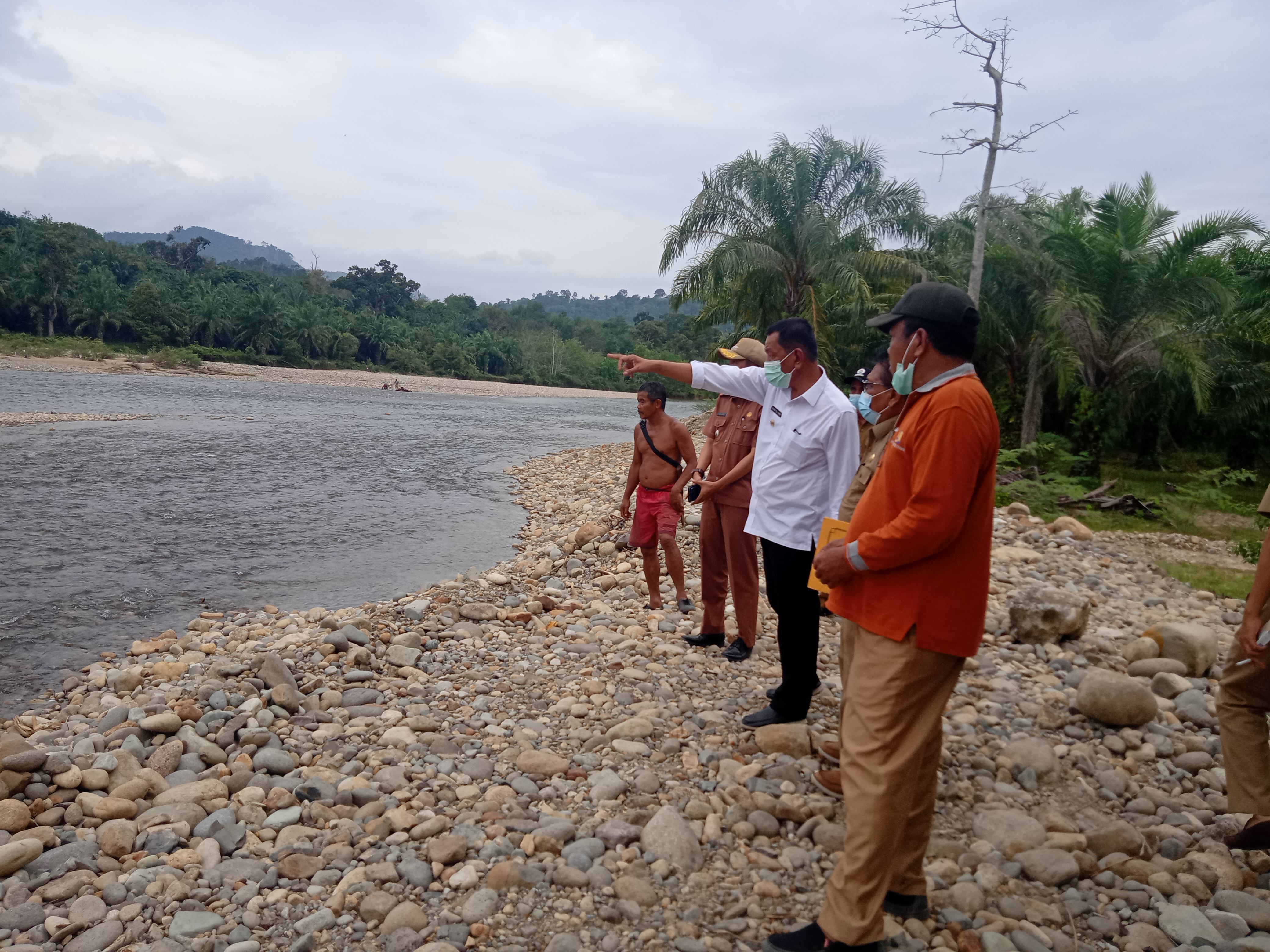 Bupati Rusma Yul Anwar Tinjau Batang Tapan, Pembangunan Tanggul Pengendalian Banjir Dialokasikan Sebesar Rp 40 Miliar